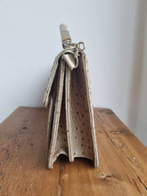 Load image into Gallery viewer, Vintage Oyster Ostrich Leather Skin Bag