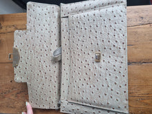 Load image into Gallery viewer, Vintage Oyster Ostrich Leather Skin Bag