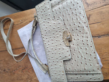 Load image into Gallery viewer, Vintage Oyster Ostrich Leather Skin Bag