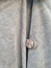 Load image into Gallery viewer, Vintage Shearling Brown Collar Coat 10