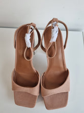 Load image into Gallery viewer, BNWT ASOS Design Diamonte Chunky Ladies Heels 7