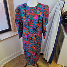 Load image into Gallery viewer, Jaeger Vintage 100% Silk Dress 12

