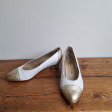 Load image into Gallery viewer, Vintage Van Dal White Leather court shoes 5
