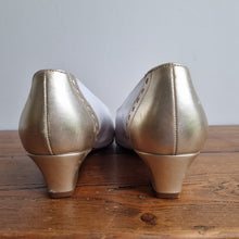 Load image into Gallery viewer, Vintage Van Dal White Leather court shoes 5
