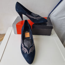 Load image into Gallery viewer, Vintage Navy Suede &#39;Ians of Fraserburgh&#39; Shoes 6.5
