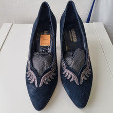 Load image into Gallery viewer, Vintage Navy Suede &#39;Ians of Fraserburgh&#39; Shoes 6.5
