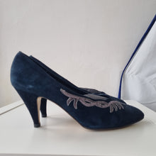Load image into Gallery viewer, Vintage Navy Suede &#39;Ians of Fraserburgh&#39; Shoes 6.5
