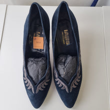 Load image into Gallery viewer, Vintage Navy Suede &#39;Ians of Fraserburgh&#39; Shoes 6.5

