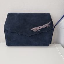 Load image into Gallery viewer, Vintage Navy Suede 80s bag with gloves
