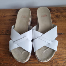 Load image into Gallery viewer, Vintage Faith leather Sandals 5
