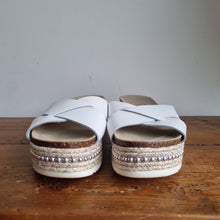 Load image into Gallery viewer, Vintage Faith leather Sandals 5
