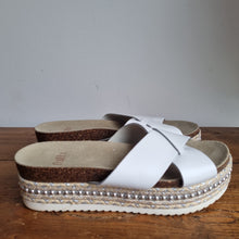 Load image into Gallery viewer, Vintage Faith leather Sandals 5
