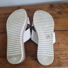 Load image into Gallery viewer, Vintage Faith leather Sandals 5
