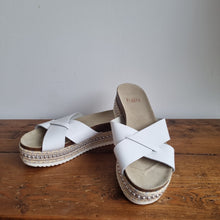 Load image into Gallery viewer, Vintage Faith leather Sandals 5
