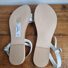 Load image into Gallery viewer, Faith leaf embellished sandals 6
