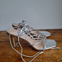 Load image into Gallery viewer, BNWT Dune Silver heels 5
