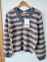 Load image into Gallery viewer, Saint Tropez Camel/charcoal Jumper Size XS
