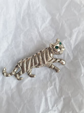 Load image into Gallery viewer, Tiger brooch
