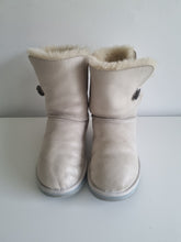 Load image into Gallery viewer, UGG Cream Swarovski Boots 6.5
