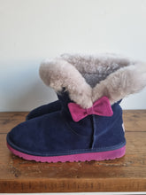 Load image into Gallery viewer, UGG Bailey Bow Pink Navy Slipon Boots 5
