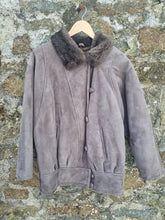 Load image into Gallery viewer, Vintage Shearling Brown Collar Coat 10
