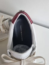 Load image into Gallery viewer, Tommy Hilfiger Leather Star Ladies Trainers 5
