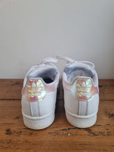Load image into Gallery viewer, Adidas Superstar Pearl Ladies Trainers 5.5
