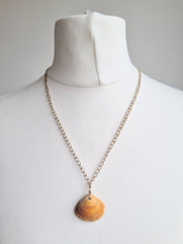 Load image into Gallery viewer, Clam Pearl Resin Silver Necklace
