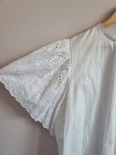 Load image into Gallery viewer, BNWT River Island White Lace Embroidered Cotton T Shirt 18
