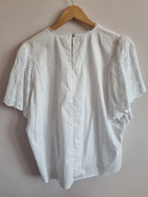 Load image into Gallery viewer, BNWT River Island White Lace Embroidered Cotton T Shirt 18
