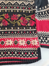 Load image into Gallery viewer, Vintage Heirlooms Collectibles Chunky Cottagecore Knit L
