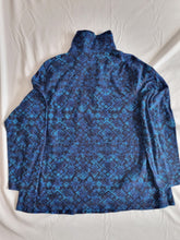 Load image into Gallery viewer, Blue Geo Patterned 1/4 Zip Patterned Fleece XL

