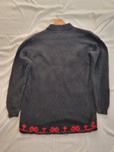 Load image into Gallery viewer, Vintage Handknit Ladies Black Turtleneck Cottagcore Jumper M
