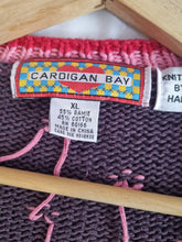 Load image into Gallery viewer, Vintage Pink Red House Scene Cottage Core Handknitted Ladies Jumper XL
