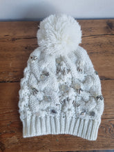Load image into Gallery viewer, Dorothy Perkins Cream Cable Knit Embellished Hat
